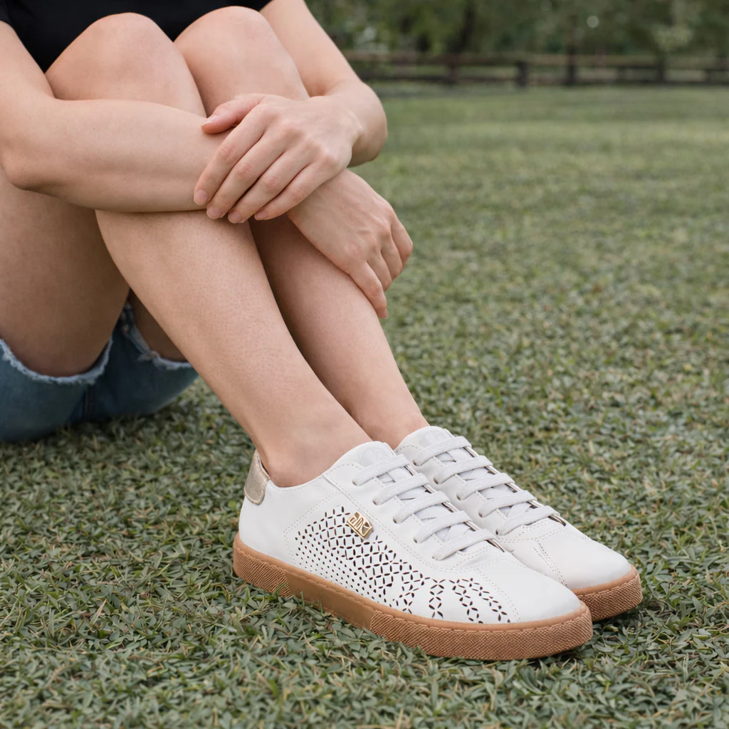 Tênis Feminino em Couro Branco Comfort Bottero - Image 12